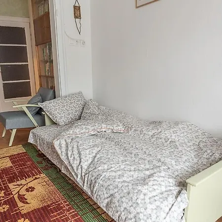 Centrally Located Vintage Flat Apartament