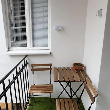 Centrally Located Vintage Flat דירה *