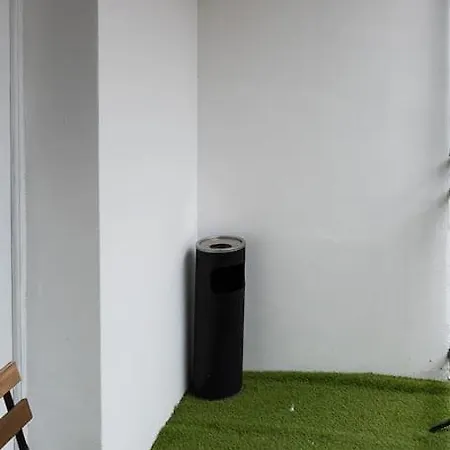 아파트 Centrally Located Vintage Flat *