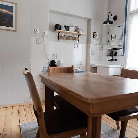 Centrally Located Vintage Flat 아파트 소피아