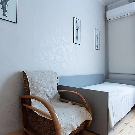 דירה Centrally Located Vintage Flat