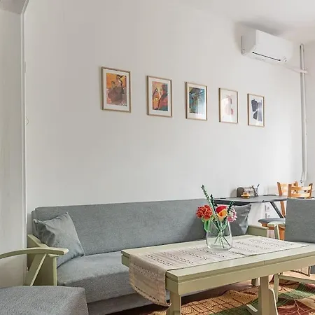 Apartment Centrally Located Vintage Flat *