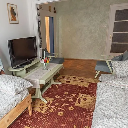 דירה Centrally Located Vintage Flat *