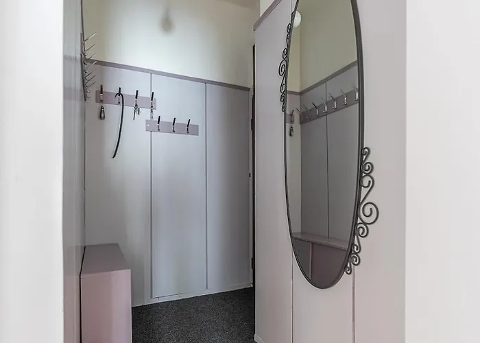 Centrally Located Vintage Flat Sofie