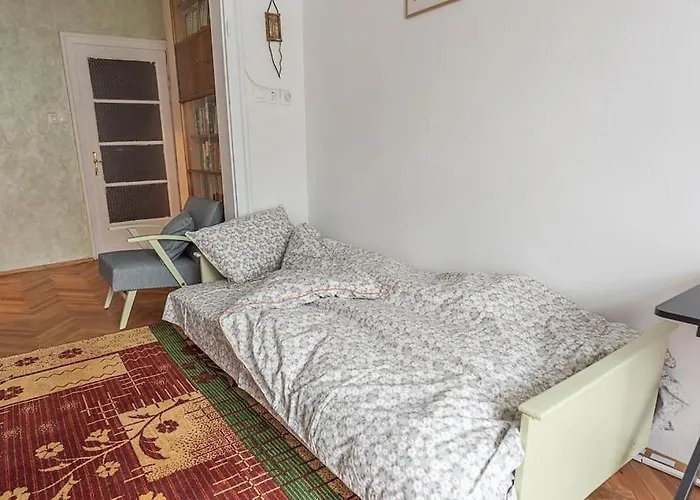 Centrally Located Vintage Flat Apartmán