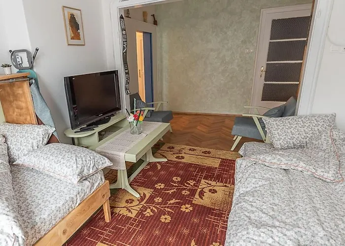 Διαμέρισμα Centrally Located Vintage Flat *