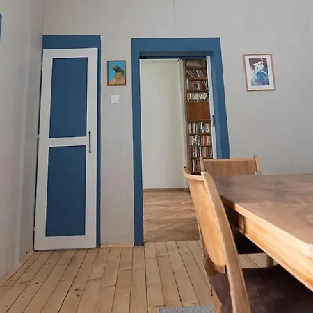 Centrally Located Vintage Flat Lägenhet Sofia