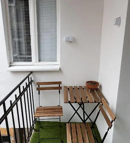 Centrally Located Vintage Flat Lägenhet *